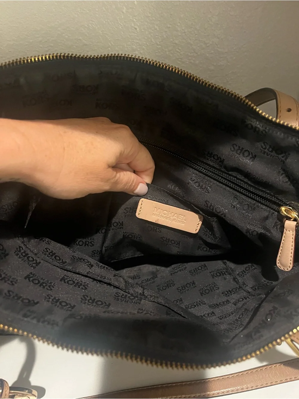 Michael Kors Black Signature MK Tote Bag Large Zip Top Shoulder Purse